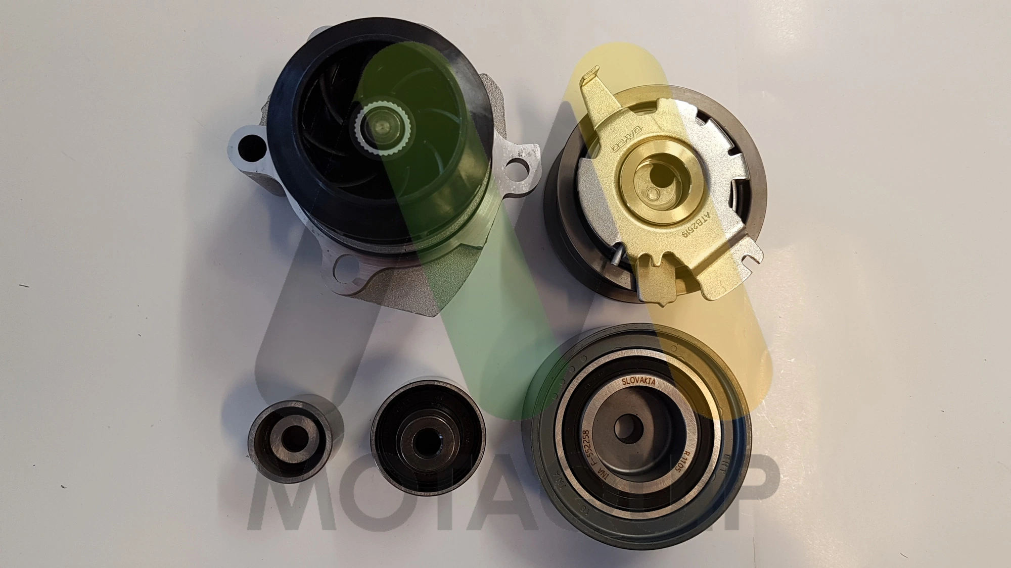 MOTAQUIP Vízpumpa + fogasszíj készlet - LVTTP105 - TothCarparts