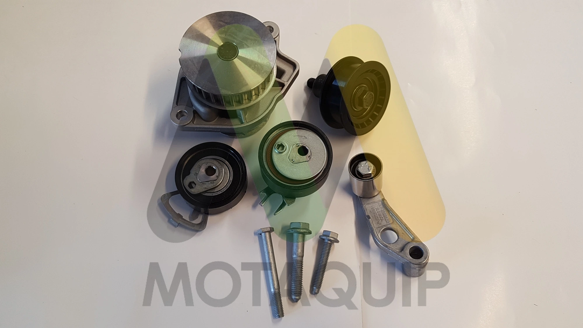 MOTAQUIP Vízpumpa + fogasszíj készlet - LVTTP114 - TothCarparts